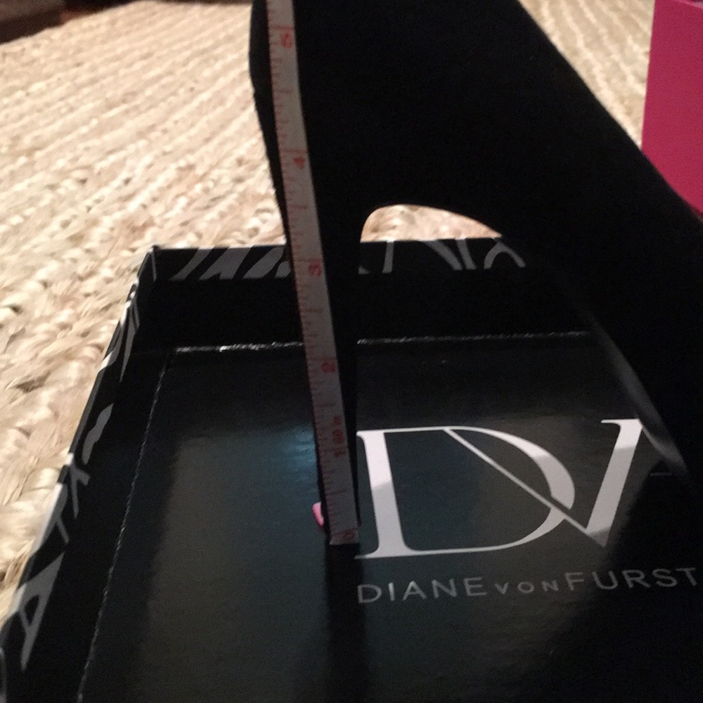 Diane von Furstenberg Black Suede Pumps; Sz 6.5 - Picture 7 of 7